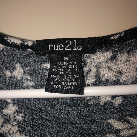 Black floral top - Picture 2 of 4